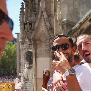 Medhi Benatia et Franck Ribery célèbrent leur titre de champion d'Allemagne à Munich le 23 mai 2016.