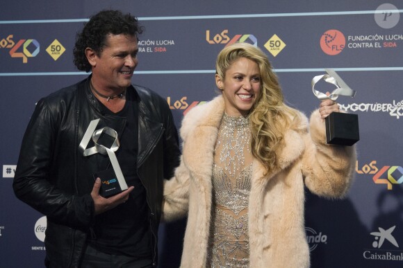 Shakira et Carlos Vives à la cérémonie des 40èmes Music Awards à Barcelone, le 1er décembre 2016.