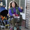 Exclusif - Rosie O'Donnell sur un fauteuil électrique lors du tournage du pilote de 'SMILFS' à Boston le 11 novembre 2016