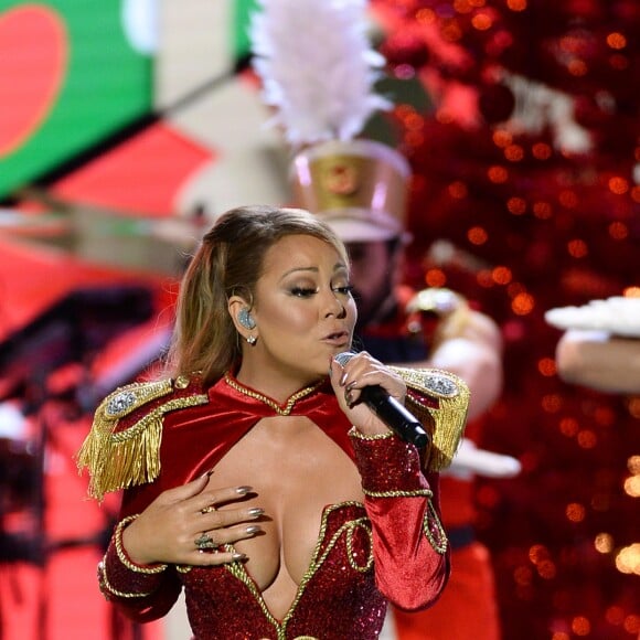 Mariah Carey en concert pour le "VH1 DIVAS HOLIDAY: UNSILENT NIGHT" à New York le 2 décembre 2016