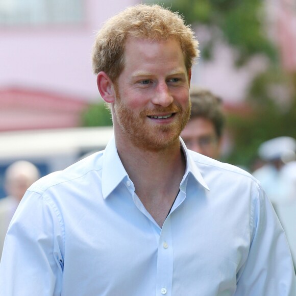 Le prince Harry visite le centre "Joshua House Children" en Guyane dans le cadre de son voyage aux Caraïbes à Georgetown le 4 décembre 2016