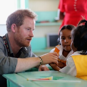 Le prince Harry en Guyane dans le cadre de son voyage aux Caraïbes visite le village de Surama le 3 décembre 2016