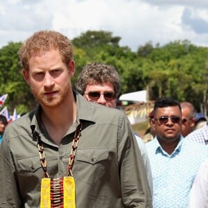 Le prince Harry en Guyane dans le cadre de son voyage aux Caraïbes visite le village de Surama le 3 décembre 2016