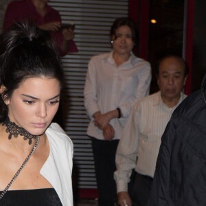 Kendall Jenner arrivant à la fête d'anniversaire de Mario Dedivanovic, le maquilleur de Kim Kardashian au restaurant Kinu à Paris, le 1er octobre 2016.