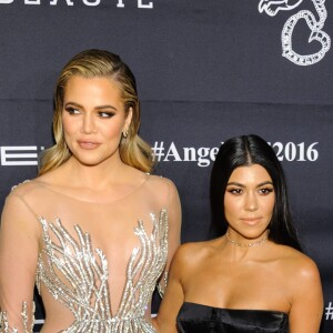 Khloe Kardashian, Kourtney Kardashian au Gala 2016 "Angel Ball hosted by Gabrielle's Angel Foundation for Cancer Research", qui honore, entre autres, Robert Kardashian, à Cipriani Wall Street à New York, le 21 novembre 2016. © Mario Santoro/AdMedia/Zuma Press/Bestimage