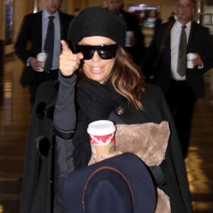 Eva Longoria à son arrivée à l'aéroport DCA Washington Reagan à Washington, le 1er décembre 2016