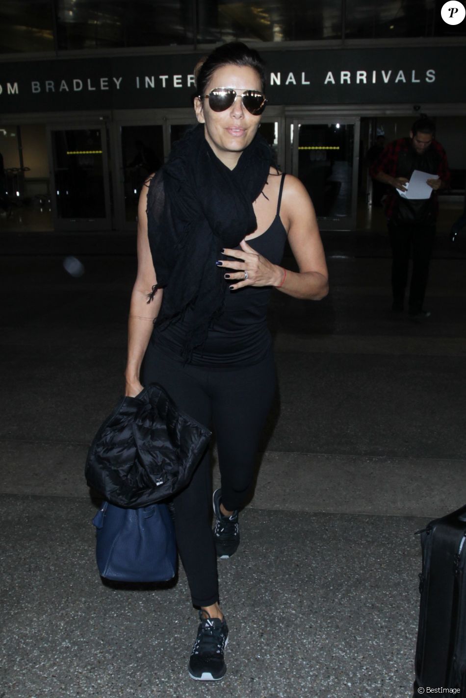 Eva Longoria arrive à l'aéroport LAX de Los Angeles , Californie, Etats