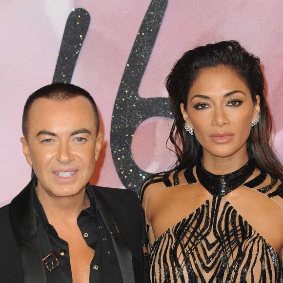 Julien MacDonald et Nicole Scherzinger aux Fashion Awards 2016 au Royal Albert Hall à Londres, le 5 décembre 2016.