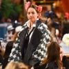 Jénayé Noah participe au deuxième défilé Chanel "Métiers d'Art" au Ritz à Paris, France, le 6 décembre 2016.