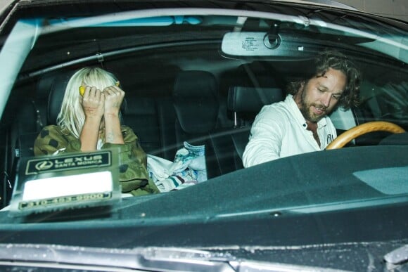 Sia Furler et son compagnon Erik Anders Lang à West Hollywood, le 13 juillet 2014. 