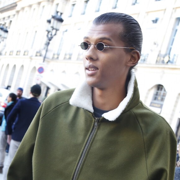 Le chanteur Stromae et sa femme Coralie au défilé de mode "Louis Vuitton", collection prêt-à-porter printemps-été 2017 à Paris, le 5 octobre 2016.© Christophe Aubert via Bestimage