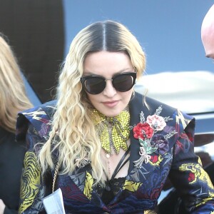 Madonna a choisi un look coloré pour assister au Billboard Women Music 2016 à New York le 9 décembre 2016.  Celebrities attend the Billboard Women in Music 2016 event on December 9, 2016 in New York City. Celebrities attend the Billboard Women in Music 2016 event on December 9, 2016 in New York City. Pictured: Madonna09/12/2016 - New York