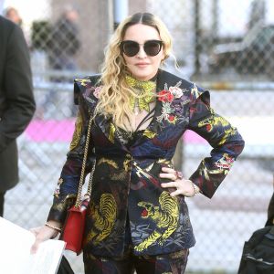 Madonna a choisi un look coloré pour assister au Billboard Women Music 2016 à New York le 9 décembre 2016.  Celebrities attend the Billboard Women in Music 2016 event on December 9, 2016 in New York City. Celebrities attend the Billboard Women in Music 2016 event on December 9, 2016 in New York City. Pictured: Madonna09/12/2016 - New York