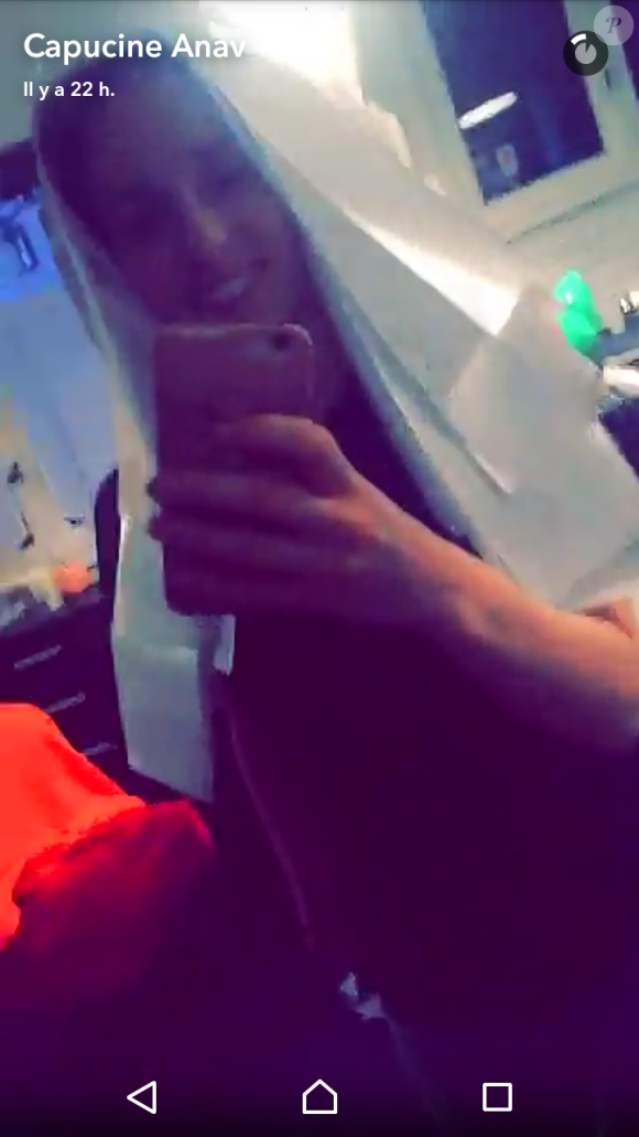 Capucine Anav chez le coiffeur, sur Snapchat, dimanche 11 décembre 2016