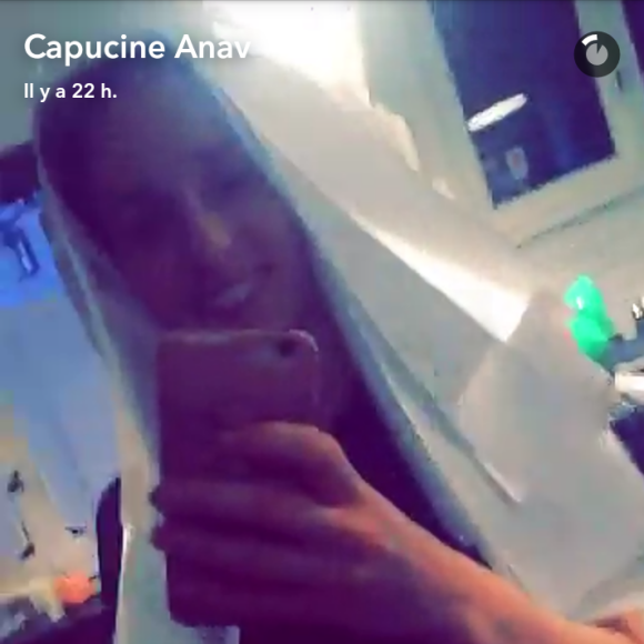 Capucine Anav chez le coiffeur, sur Snapchat, dimanche 11 décembre 2016