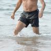Jeff Goldblum se relaxe sur une plage de Hawaï le 11 décembre 2016