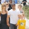 Jason Statham et sa fiancée Rosie Huntington-Whiteley vont prendre un petit déjeuner en famille à Malibu le 31 juillet 2016.
