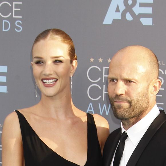 Rosie Huntington-Whiteley et son fiancé Jason Statham lors du 21ème gala annuel des "Critics' choice Awards" à Santa Monica, le 18 janvier 2016. The 21st Annual Critics' Choice Awards held at The Barker Hangar in Santa Monica, California on January, 18, 2016.18/01/2016 - Santa Monica