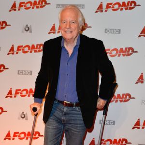 André Dussollier (Le pied dans le plâtre) lors de l'avant-première du film "A Fond" du réalisateur Nicolas Benamou au cinéma Gaumont-Opéra à Paris, France, le 12 décembre 2016. © Coadic Guirec/Bestimage