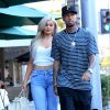 Kylie Jenner et son petit ami le rappeur Tyga se baladent en amoureux dans les rues de Beverly Hills, le 8 novembre 2016.