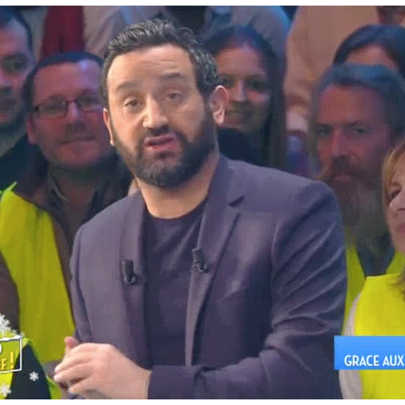 Une première personne a été relogée grâce à Cyril Hanouna et son titre "Petit Baba Noël". Emission "Touche pas à mon poste" sur C8. Le 14 décembre 2016.