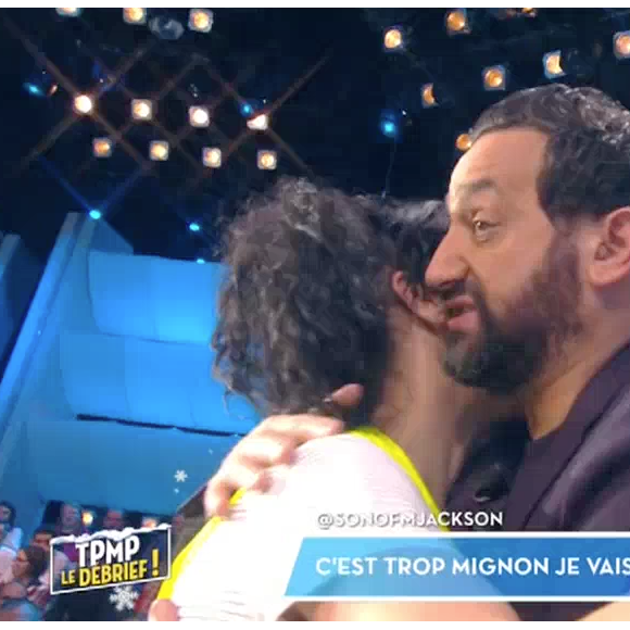 Une première personne a été relogée grâce à Cyril Hanouna et son titre "Petit Baba Noël". Emission "Touche pas à mon poste" sur C8. Le 14 décembre 2016.