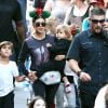 Kourtney Kardashian, Scott Disick et leurs deux fils Mason et Reign Disick (7 et 2 ans) passent un après-midi en famille à Disneyland Resort. Anaheim, Californie, le 14 décembre 2016.