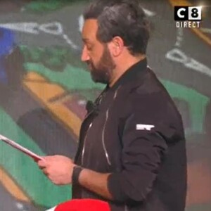 Cyril Hanouna fait un incroyable cadeau à Céline et sa famille prime de "La grande régalade de Baba Noël", jeudi 15 décembre 2016, sur C8