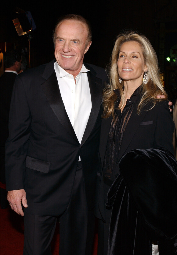 James Caan et sa femme à Los Angeles, le 8 décembre 2004.