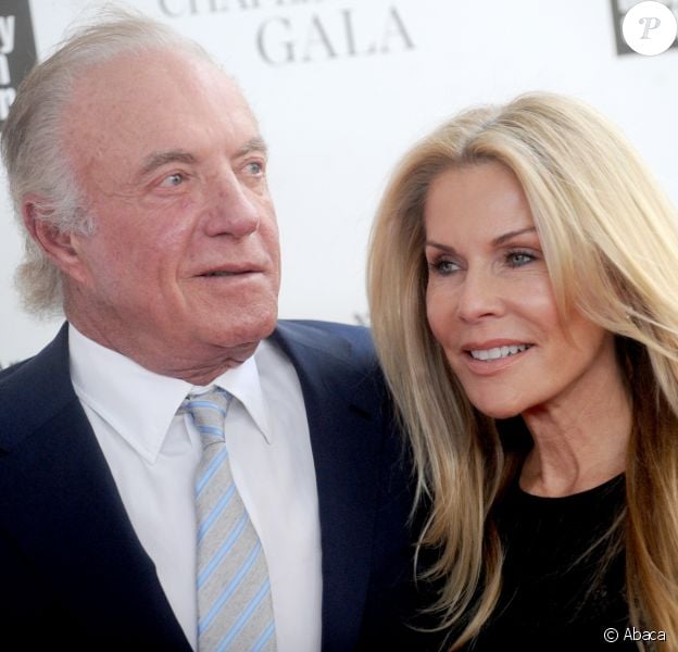 James Caan et Linda Stokes au Chaplin Award Gala honoring Rob Reiner à New York City, le 28 avril 2014.