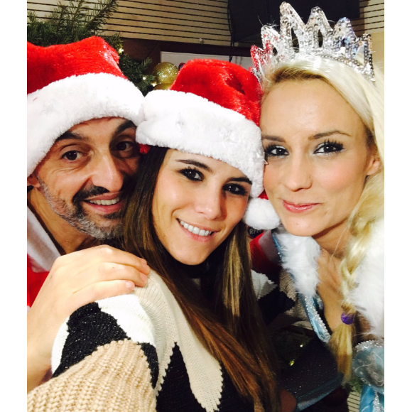 Karine Ferri fête Noël avec Elodie Gossuin chez RFM. Photo postée sur Twitter le 23 décembre 2016.