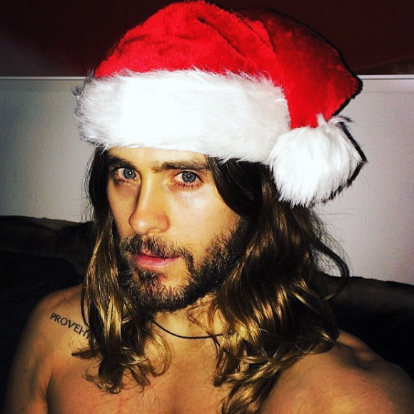 Jared Leto joue les pères Noël sexy sur Instagram le 22 décembre 2016.