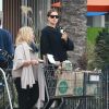 Irina Shayk enceinte fait du shopping avec la mère de Bradley Cooper à Whole Foods à Los Angeles, le 12 décembre 2016.