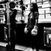 Amel Bent coachée par Brahim Asloum dans sa salle du 17e arrondissement de Paris. Photo postée sur Instagram le 19 décembre 2016.