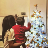 Amel Bent pour son premier Noël avec sa fille Sofia. Photo postée sur Instagram en décembre 2016.