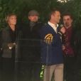 Tracey Gold, Joanna Kerns, Leonardo DiCaprio, Kirk Cameron (devant) et Jeremy Miller lors d'un service commémoratif pour Alan Thicke, le 18 décembre 2016.