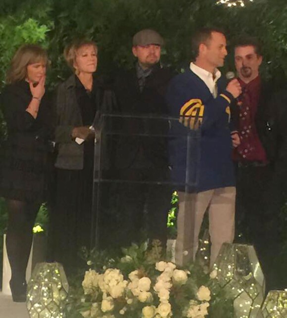 Tracey Gold, Joanna Kerns, Leonardo DiCaprio, Kirk Cameron (devant) et Jeremy Miller lors d'un service commémoratif pour Alan Thicke, le 18 décembre 2016.