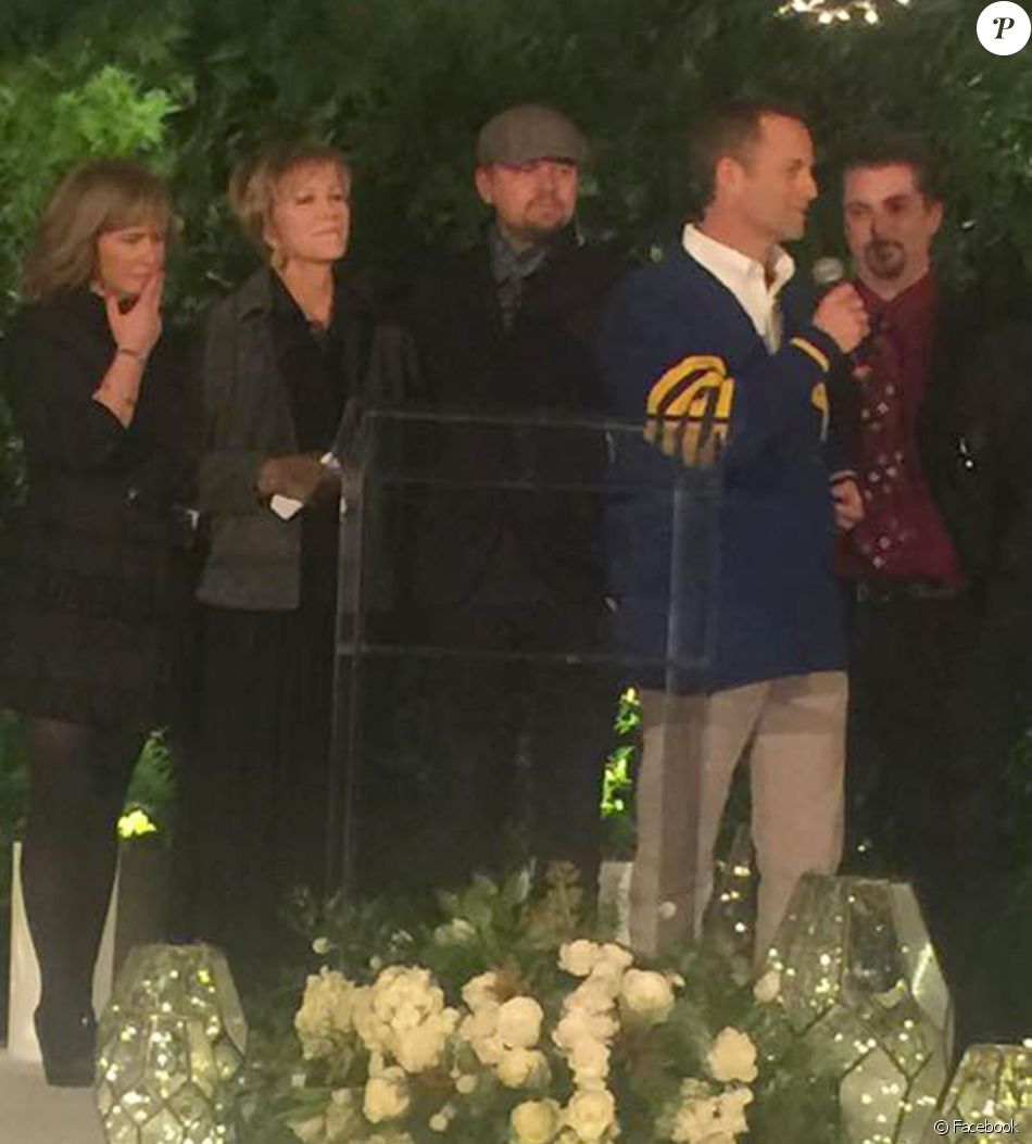 Tracey Gold, Joanna Kerns, Leonardo DiCaprio, Kirk Cameron (devant) et Jeremy Miller lors d&#039;un service commémoratif pour Alan Thicke, le 18 décembre 2016.