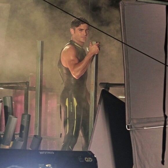 Exclusif - Zac Efron sur le tournage du film "Baywatch" à Los Angeles le 29 octobre 2016. © CPA / Bestimage