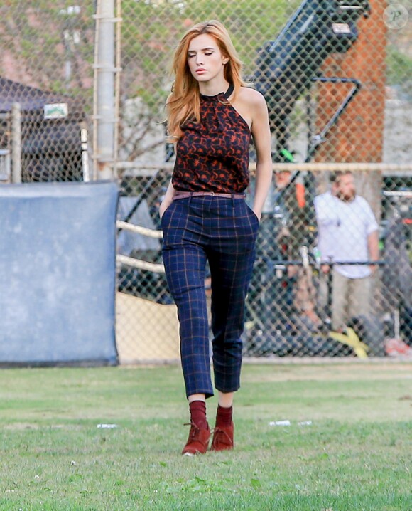 Exclusif - Bella Thorne sur le tournage de 'Famous In Love' à Los Angeles, le 18 octobre 2016