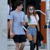 Bella Thorne se balade à Miami avec Charlie Puth, le 18 décembre 2016