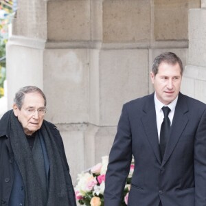 Robert Hossein - Sorties des obsèques de Michèle Morgan en l'église Saint-Pierre de Neuilly-sur-Seine. Le 23 décembre 2016