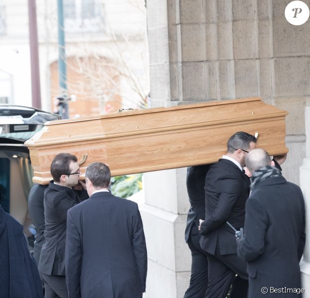 Illustration - Sorties des obsèques de Michèle Morgan en l'église Saint-Pierre de Neuilly-sur-Seine. Le 23 décembre 2016