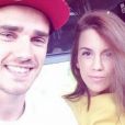 Antoine Griezmann pose avec sa compagne Erika Choperen sur Instagram.