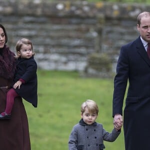 Le prince William et la duchesse Catherine de Cambridge, qui passaient les fêtes de fin d'année avec la famille Middleton, ont assisté avec leurs enfants le prince George et la princesse Charlotte à la messe de Noël célébrée en l'église St Mark d'Englefield, dans le Berkshire, le 25 décembre 2016.