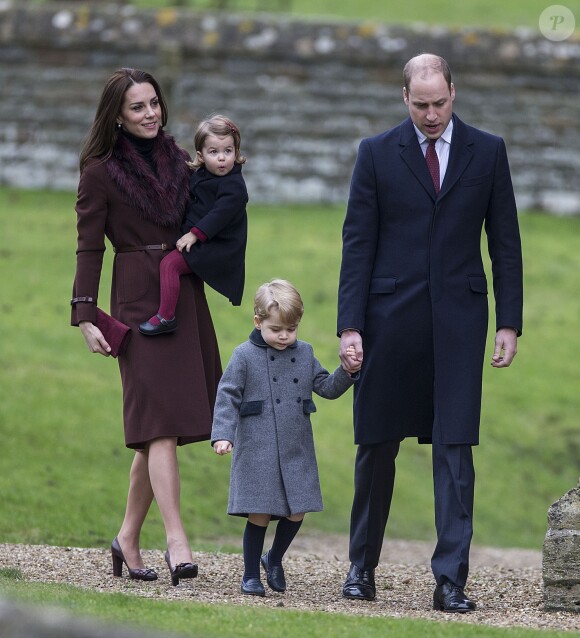 Le prince William et la duchesse Catherine de Cambridge, qui passaient les fêtes de fin d'année avec la famille Middleton, ont assisté avec leurs enfants le prince George et la princesse Charlotte à la messe de Noël célébrée en l'église St Mark d'Englefield, dans le Berkshire, le 25 décembre 2016.