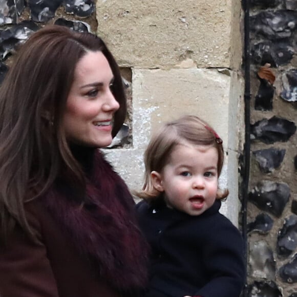 La duchesse Catherine de Cambridge et le prince William, leurs enfants George et Charlotte de Cambridge et la famille Middleton étaient réunis pour assister le 25 décembre 2016 à la messe de Noël célébrée en l'église St Mark d'Englefield, dans le Berkshire, où Pippa et son fiancé James Matthews, également présents, célébreront le 20 mai 2017 leur mariage.