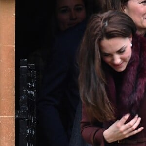 La duchesse Catherine de Cambridge et le prince William, leurs enfants George et Charlotte de Cambridge et la famille Middleton étaient réunis pour assister le 25 décembre 2016 à la messe de Noël célébrée en l'église St Mark d'Englefield, dans le Berkshire, où Pippa et son fiancé James Matthews, également présents, célébreront le 20 mai 2017 leur mariage.