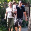 Nick Lachey et sa femme Vanessa Minnillo enceinte emmènent leur fils Camden à son cours de natation à Sherman Oaks, le 8 août 2014.