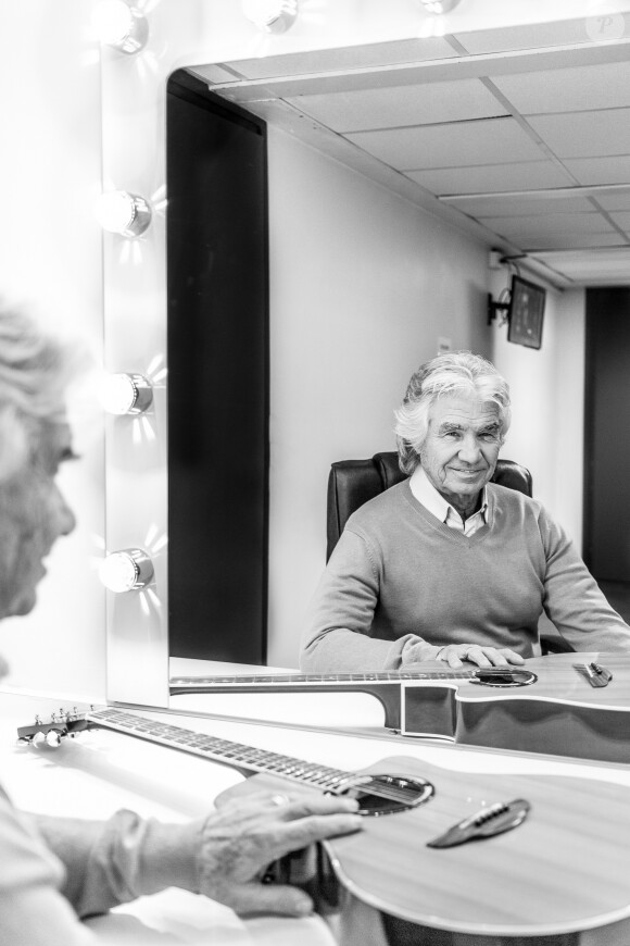 Exclusif - Daniel Guichard dans sa loge - Enregistrement de l'émission "Même Le Dimanche" présentée par Dave et Wendy Bouchard à La Plaine Saint-Denis, le 5 décembre 2016. Diffusion sur France 3 le 1er janvier 2017.